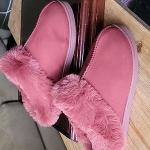 Lauren Conrad Faux Fur Lined Slippers. Size M (7/8)